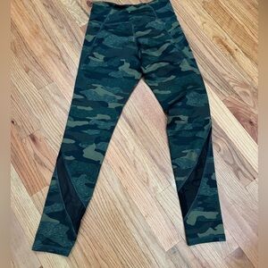 4/$12 💥 Old Navy Camo Activewear Leggings